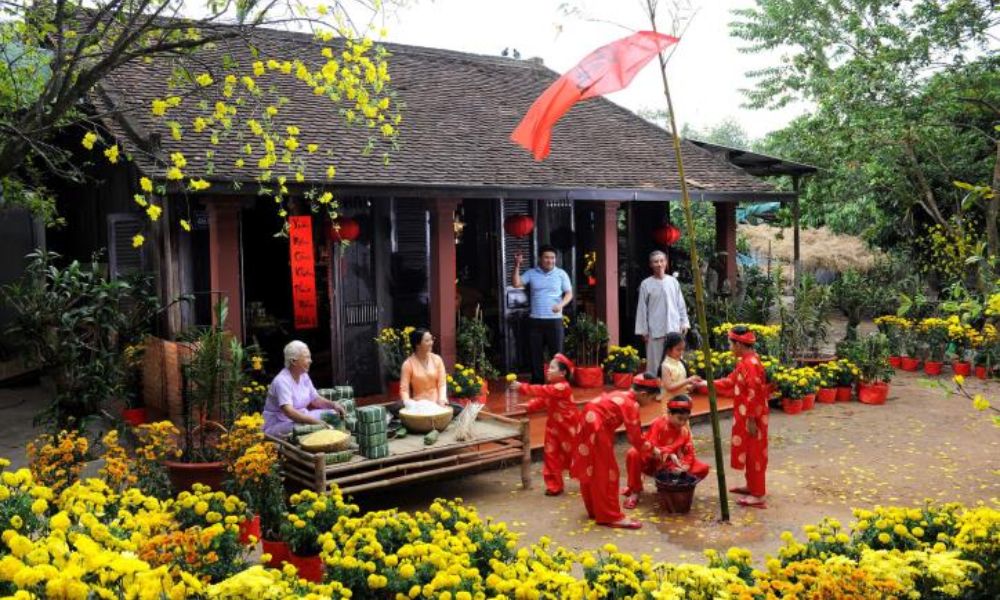 authentic-tet-experience-making-banh-chung